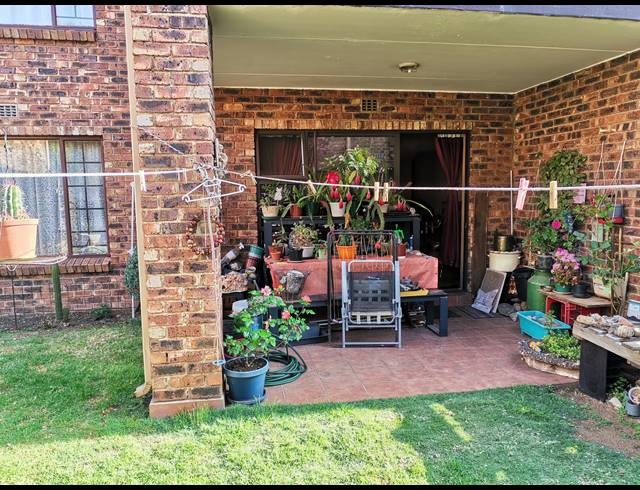 2 BEDROOM APARTMENT FOR SALE IN SONNEVELD
